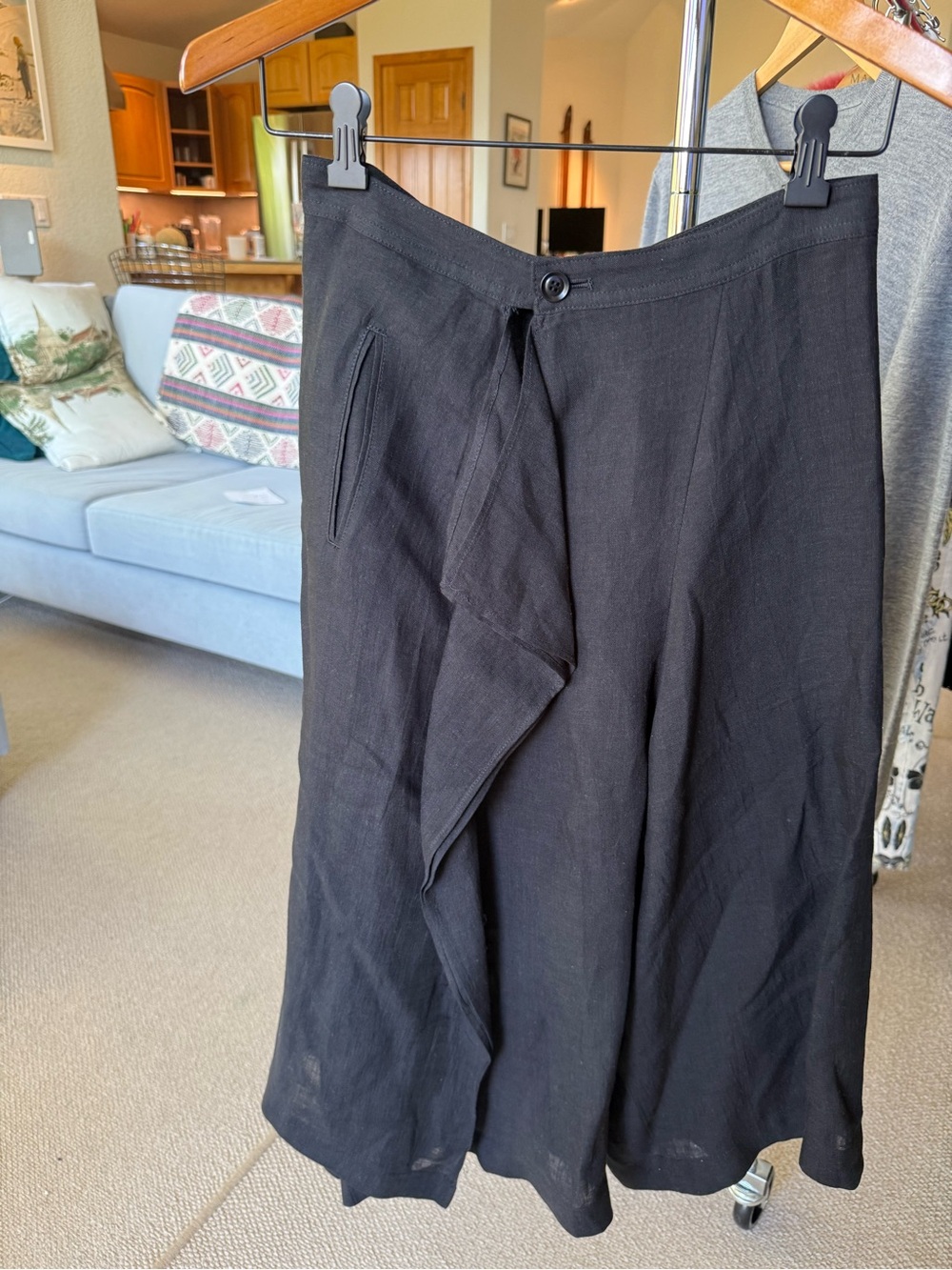 Y’s Women’s designer linen Black Relaxed capris